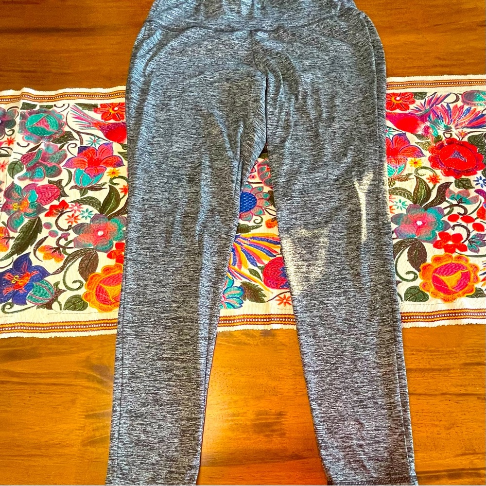 Livi athletic leggings fleeced lined on the inside. Used good condition